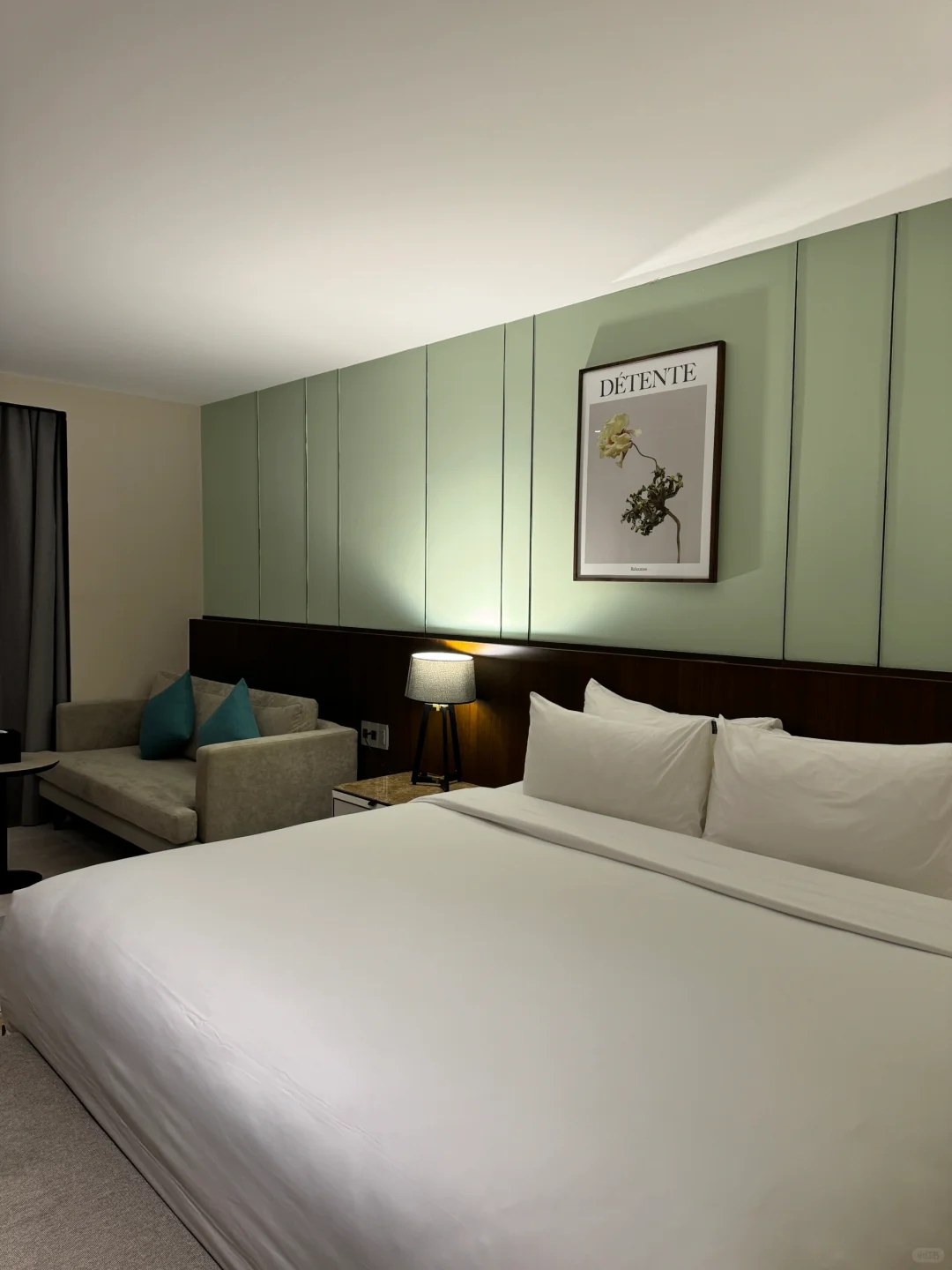 Ho Chi Minh-Signature Lê Thánh Tôn hotel Highly rated hotel across the street in Japan