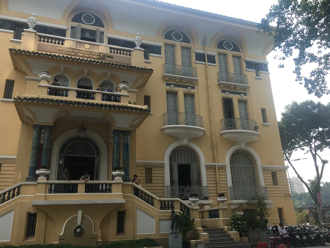 Ho Chi Minh-One day stroll in Ho Chi Minh City, city center street scene, snacks, and coffee routine