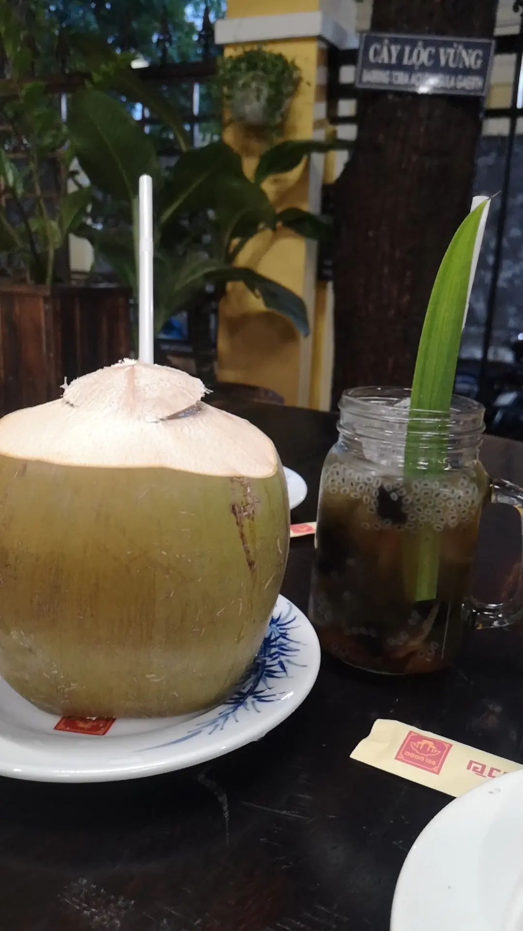 Ho Chi Minh-Vietnam is really beautiful. Take photos while traveling, eating, drinking and having fun in Ho Chi Minh City.