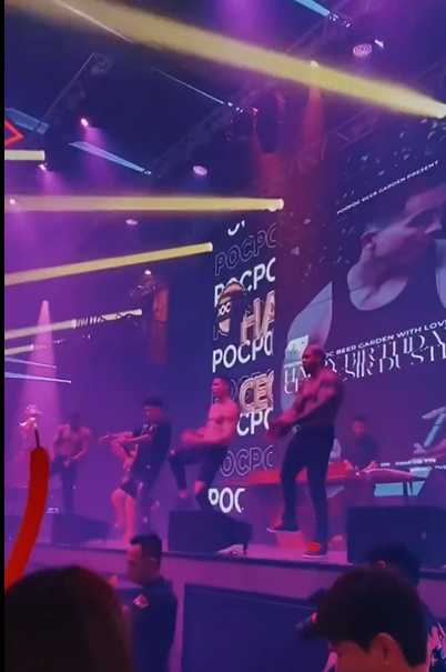 Ho Chi Minh-??The ceiling of Ho Chi Minh City ｜ Poc Poc nightclub pole dancing with lights
