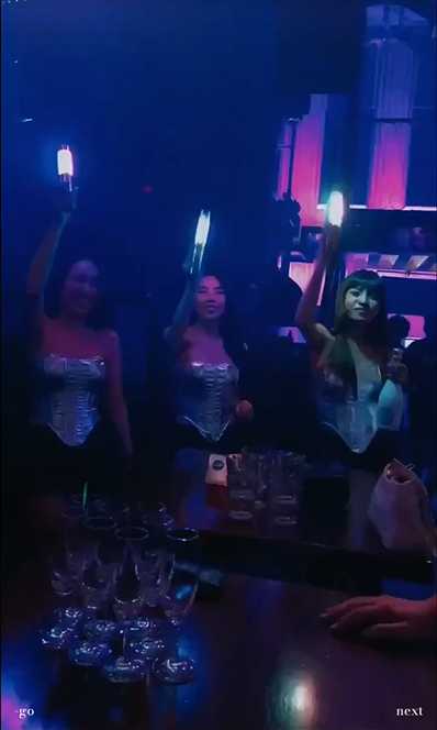 Ho Chi Minh-??The ceiling of Ho Chi Minh City ｜ Poc Poc nightclub pole dancing with lights