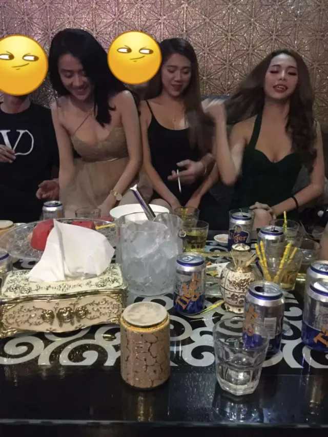 Ho Chi Minh-Lust party at Ho Chi Minh KTV, every girl is sexy and beautiful