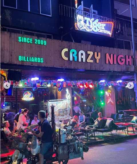 Ho Chi Minh-Phạm Ngũ Lão, the busiest nightlife area in Ho Chi Minh City, has snack bars and specialty restaurants.