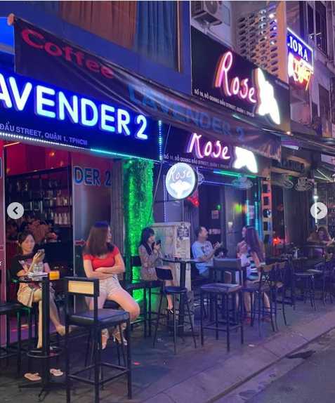 Ho Chi Minh-Phạm Ngũ Lão, the busiest nightlife area in Ho Chi Minh City, has snack bars and specialty restaurants.