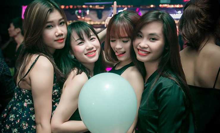 Ho Chi Minh-2004 Ho Chi Minh Custom Shop Beginner’s Guide: An experienced driver will guide you to find an affair