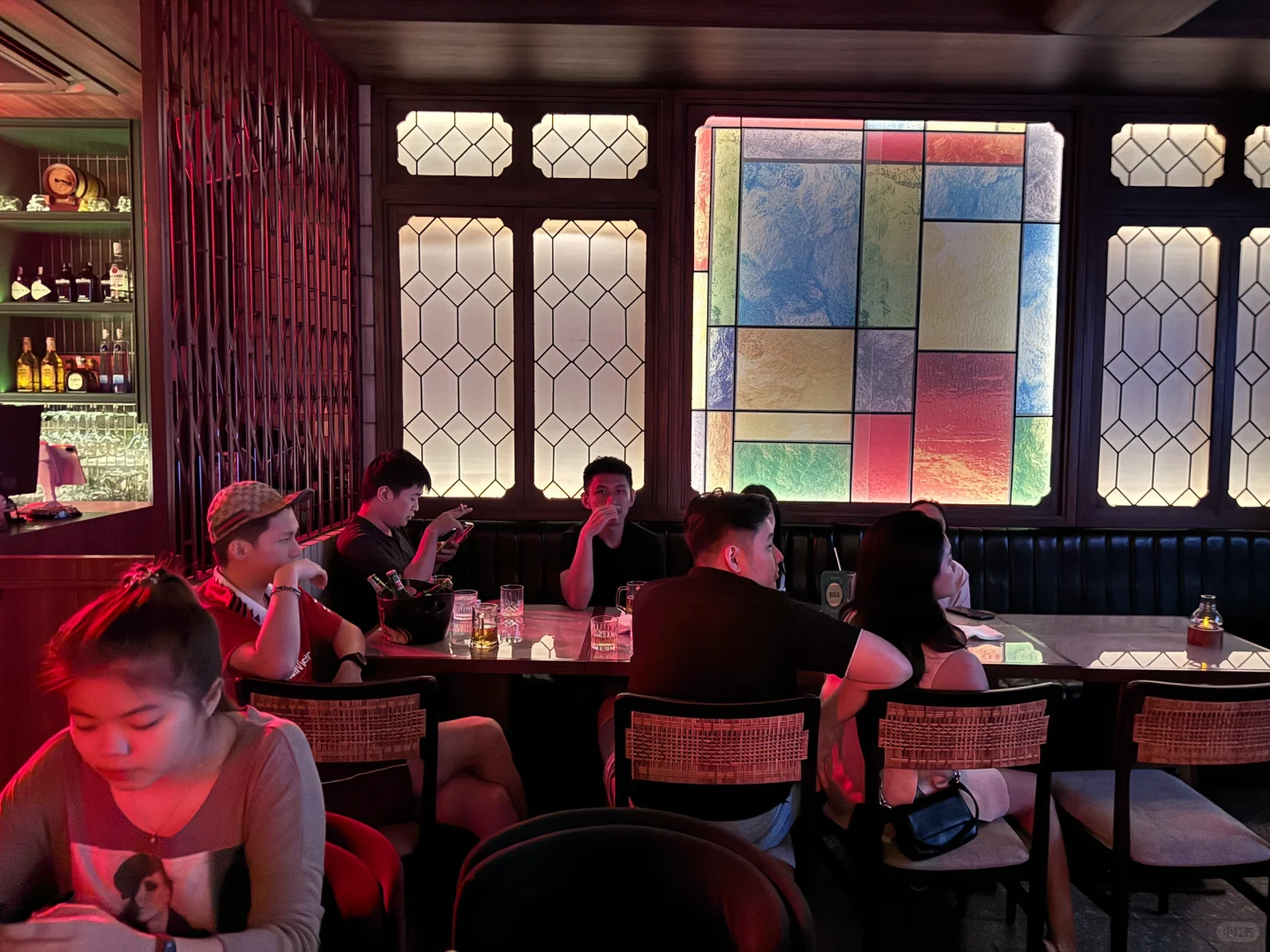 Jakarta-H club in Jakarta is the largest nightclub in Southeast Asia with a first-class environment and atmosphere.