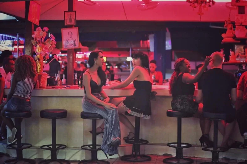 Pattaya-Enjoy Pattaya Red Light District Walking Street Go Go Bar Skyfall Bar Introduction