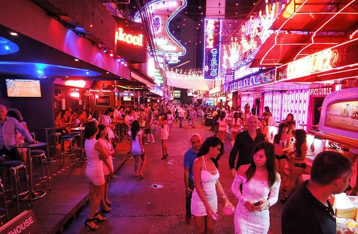 Pattaya-Enjoy Pattaya Red Light District Walking Street Go Go Bar Skyfall Bar Introduction