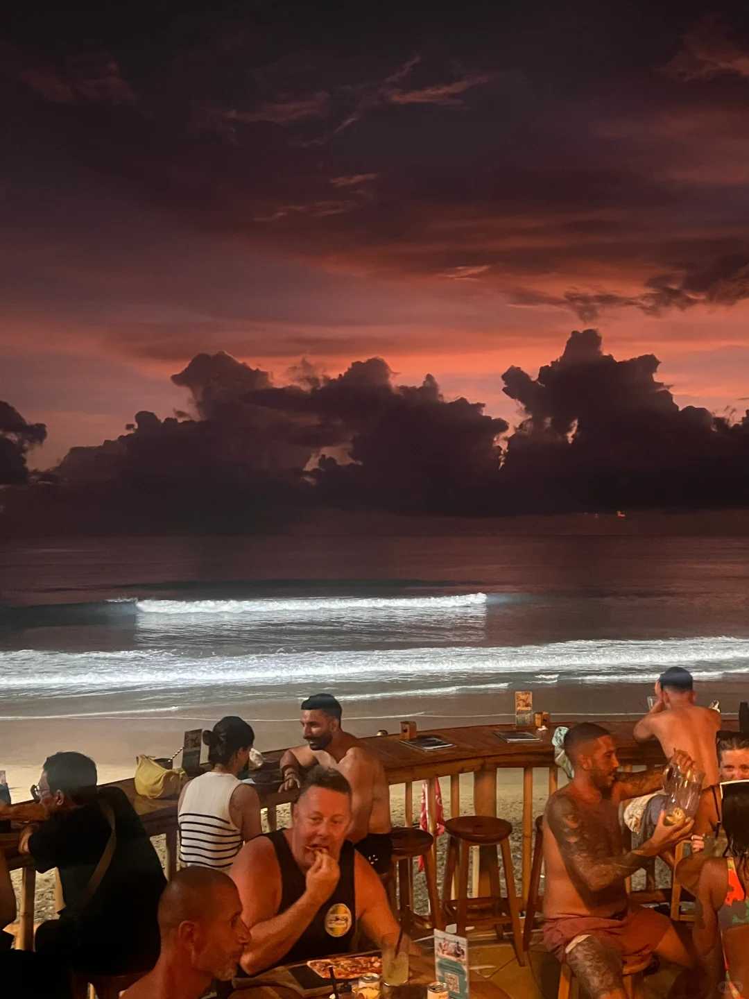 Bali-Bikini swimsuit party restaurant bar Finns Club, everyone is very enthusiastic