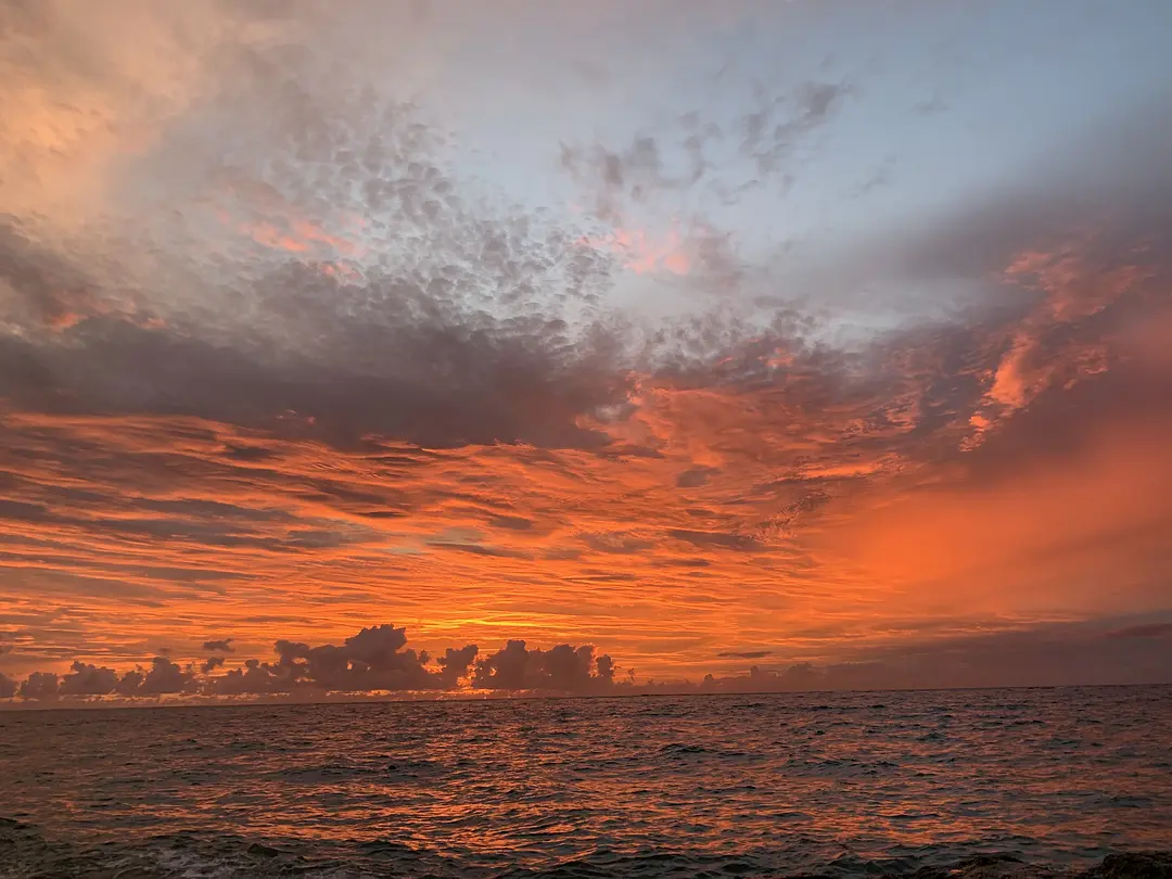 Bali-Bandarana/Manado, Bali, half seawater and half flames, a photographer’s paradise