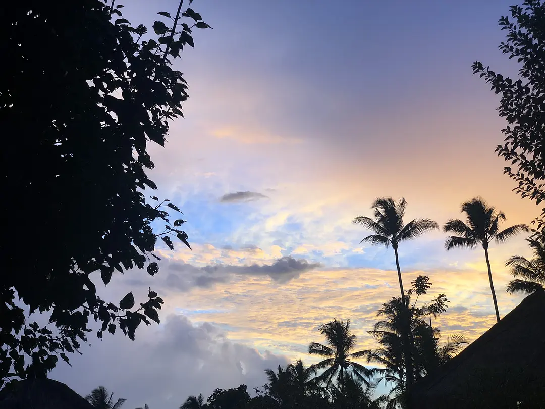 Bali-Bandarana/Manado, Bali, half seawater and half flames, a photographer’s paradise