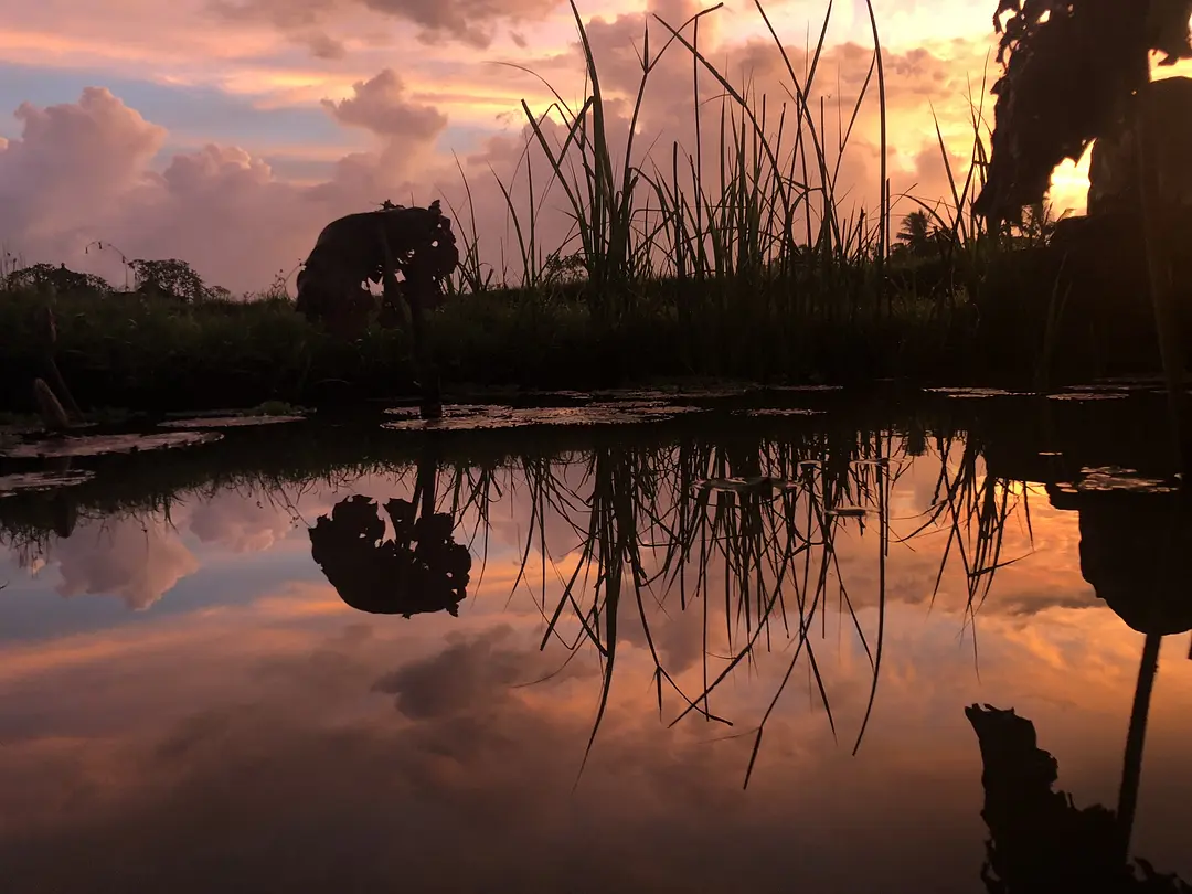 Bali-Bandarana/Manado, Bali, half seawater and half flames, a photographer’s paradise