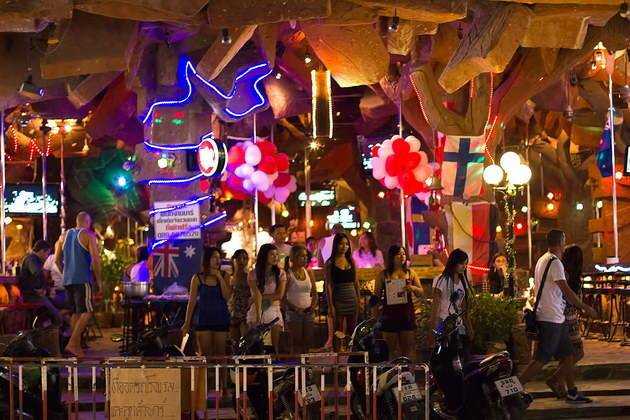 Phuket-Wild nightlife, hot girls twerking - wild and romantic nightlife in Phuket
