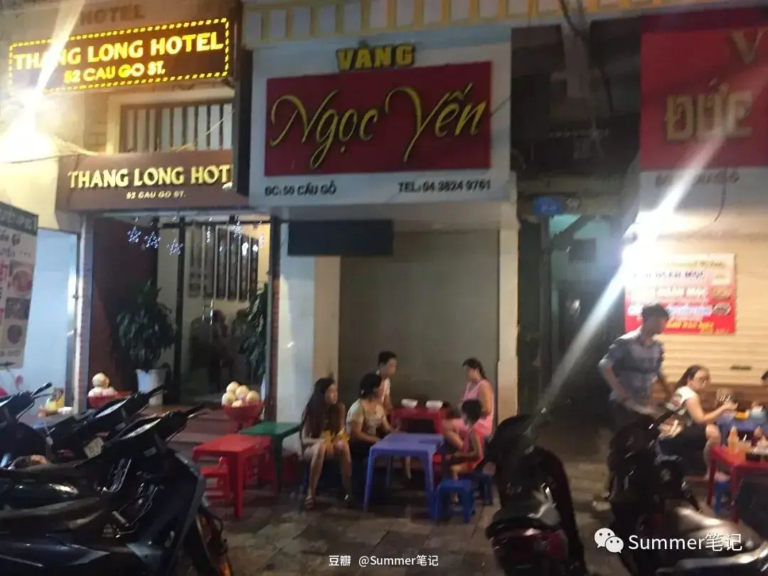 Hanoi-Eating summer rolls and drinking lemongrass and ginger tea in Hanoi, Vietnam