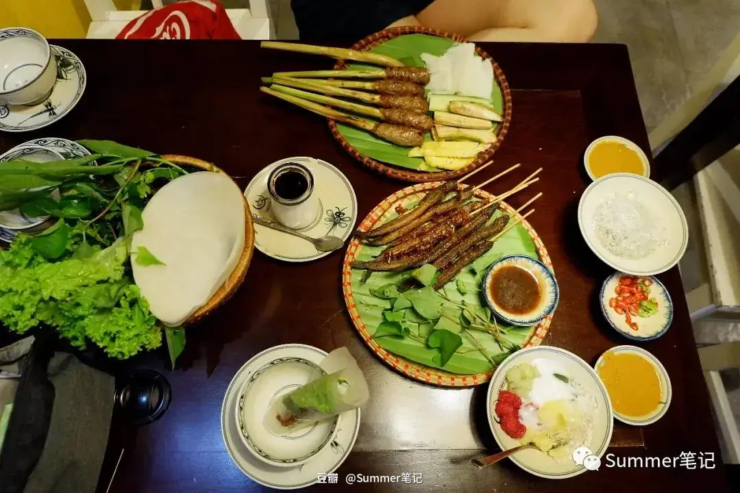 Hanoi-Eating summer rolls and drinking lemongrass and ginger tea in Hanoi, Vietnam
