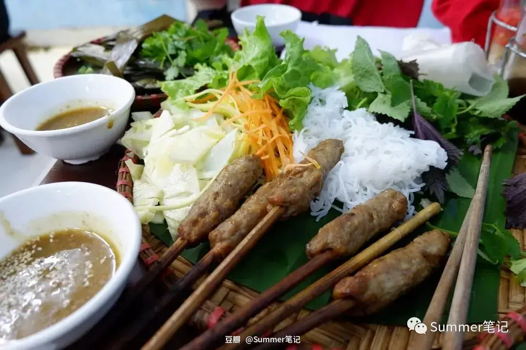 Hanoi-Eating summer rolls and drinking lemongrass and ginger tea in Hanoi, Vietnam