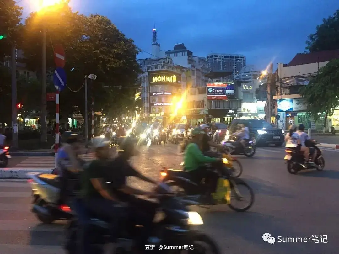 Hanoi-Eating summer rolls and drinking lemongrass and ginger tea in Hanoi, Vietnam