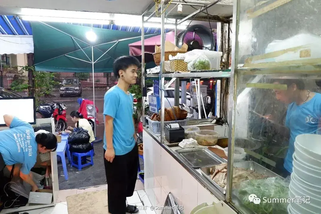 Hanoi-Eating summer rolls and drinking lemongrass and ginger tea in Hanoi, Vietnam