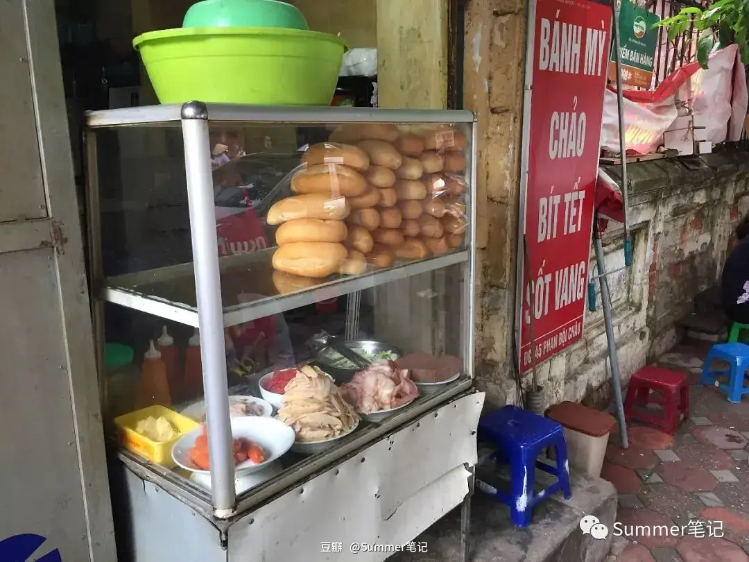 Hanoi-Eating summer rolls and drinking lemongrass and ginger tea in Hanoi, Vietnam