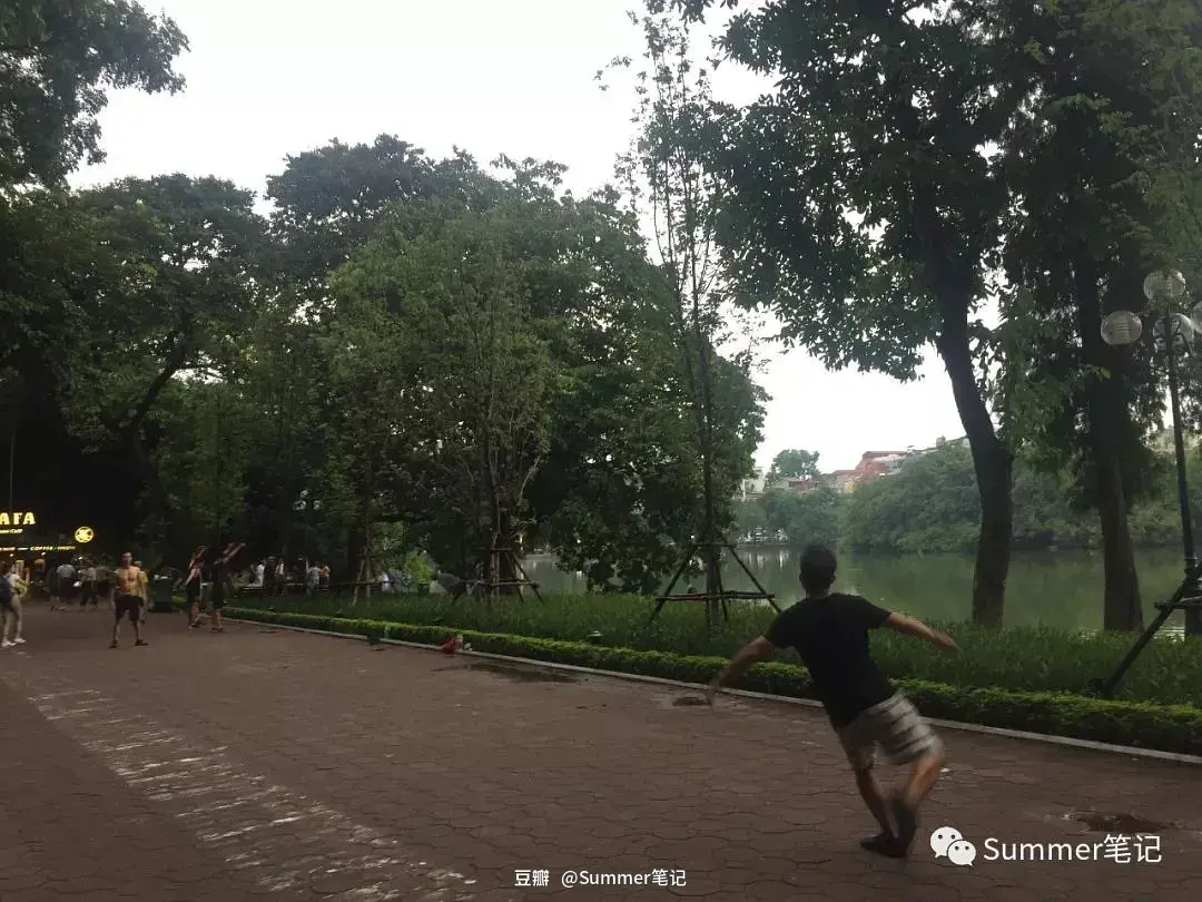 Hanoi-Eating summer rolls and drinking lemongrass and ginger tea in Hanoi, Vietnam
