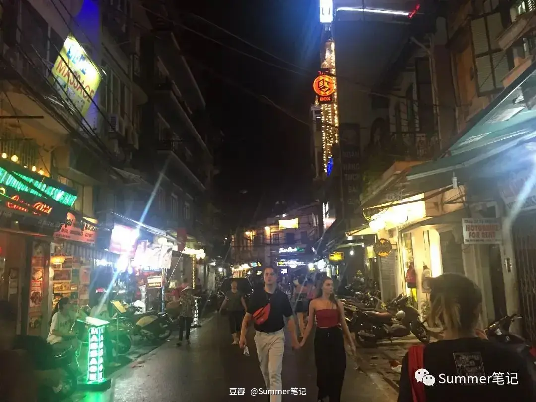 Hanoi-Eating summer rolls and drinking lemongrass and ginger tea in Hanoi, Vietnam