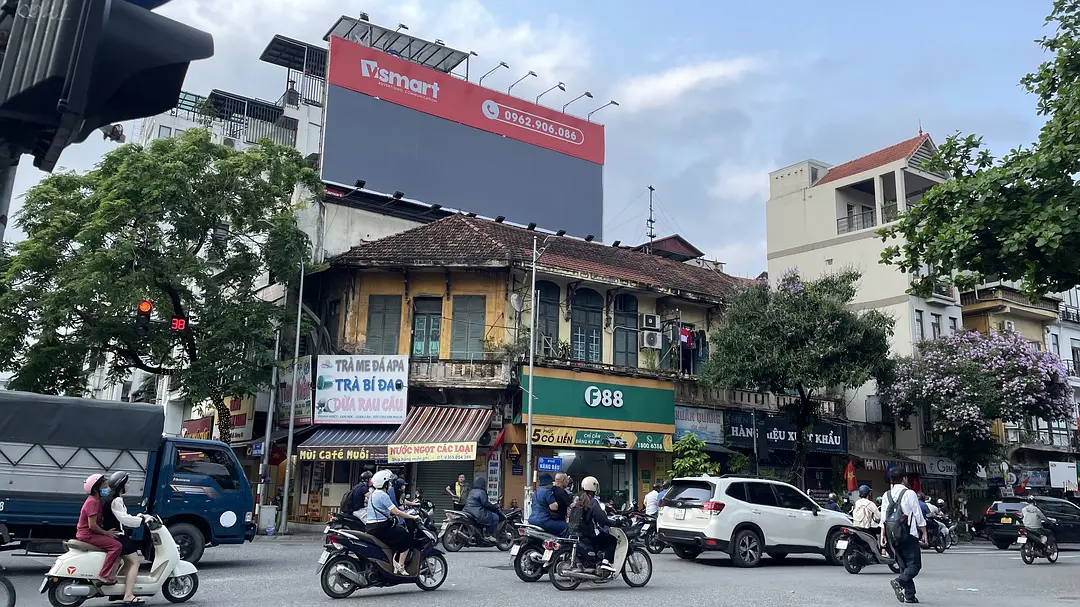 Hanoi-Hanoi, Vietnam: A city that dances crazily on your tongue, eyeballs and nerves