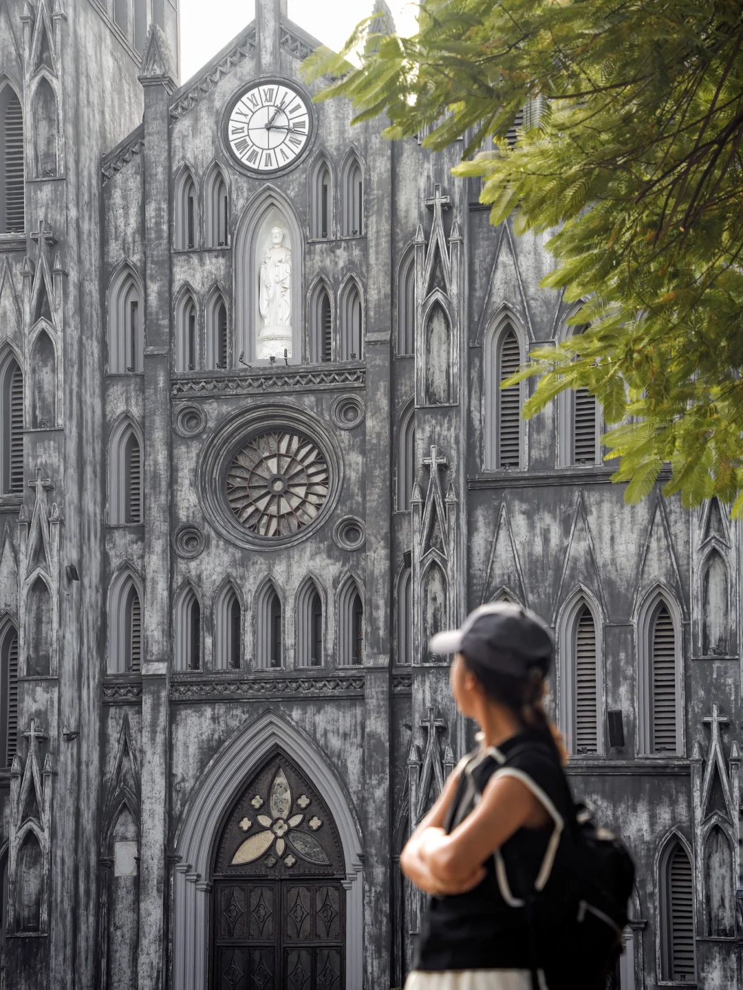 Hanoi-Hanoi, Vietnam, an underestimated tourist city, offers delicious food and shopping experiences