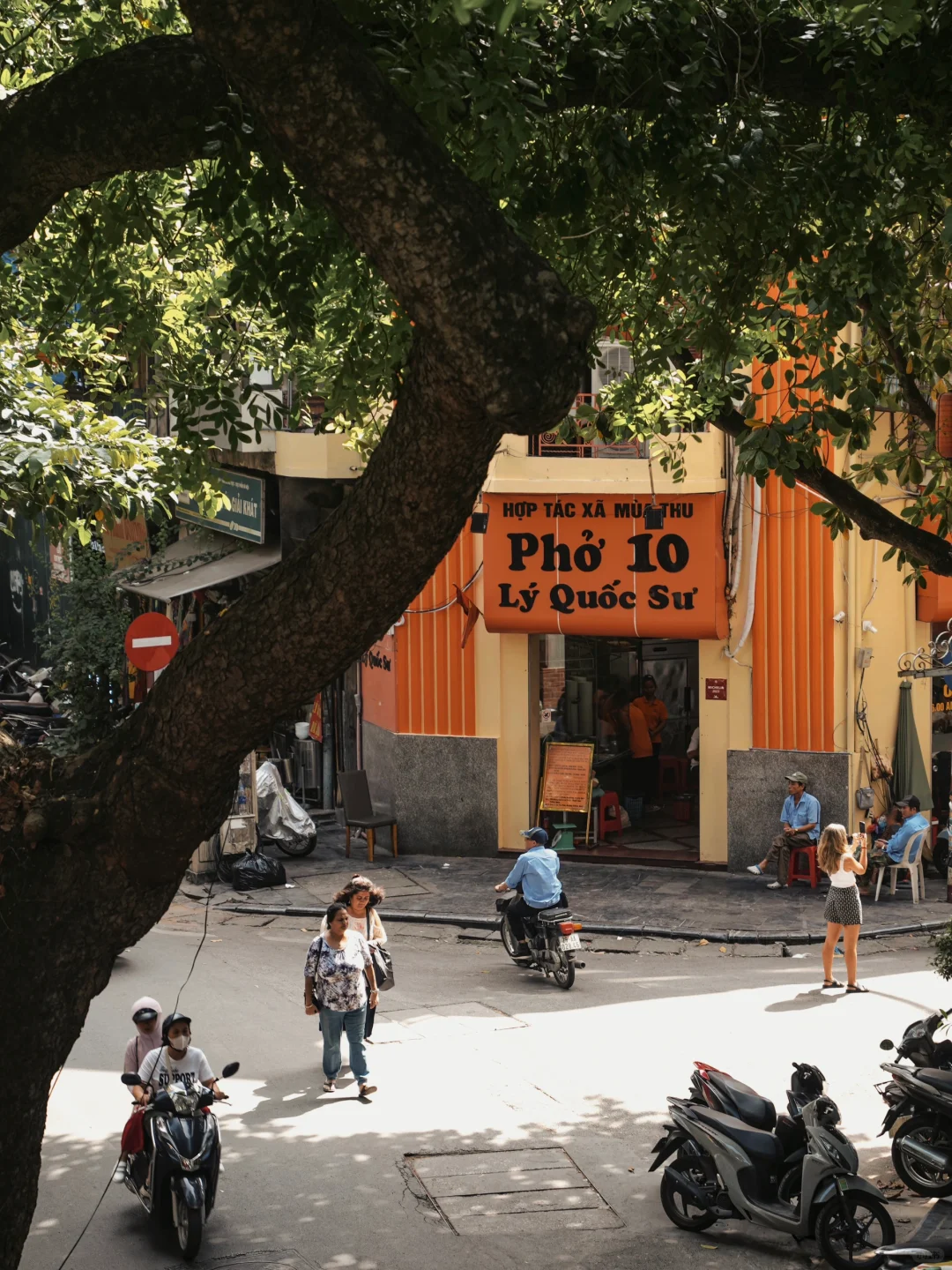 Hanoi-Hanoi, Vietnam, an underestimated tourist city, offers delicious food and shopping experiences