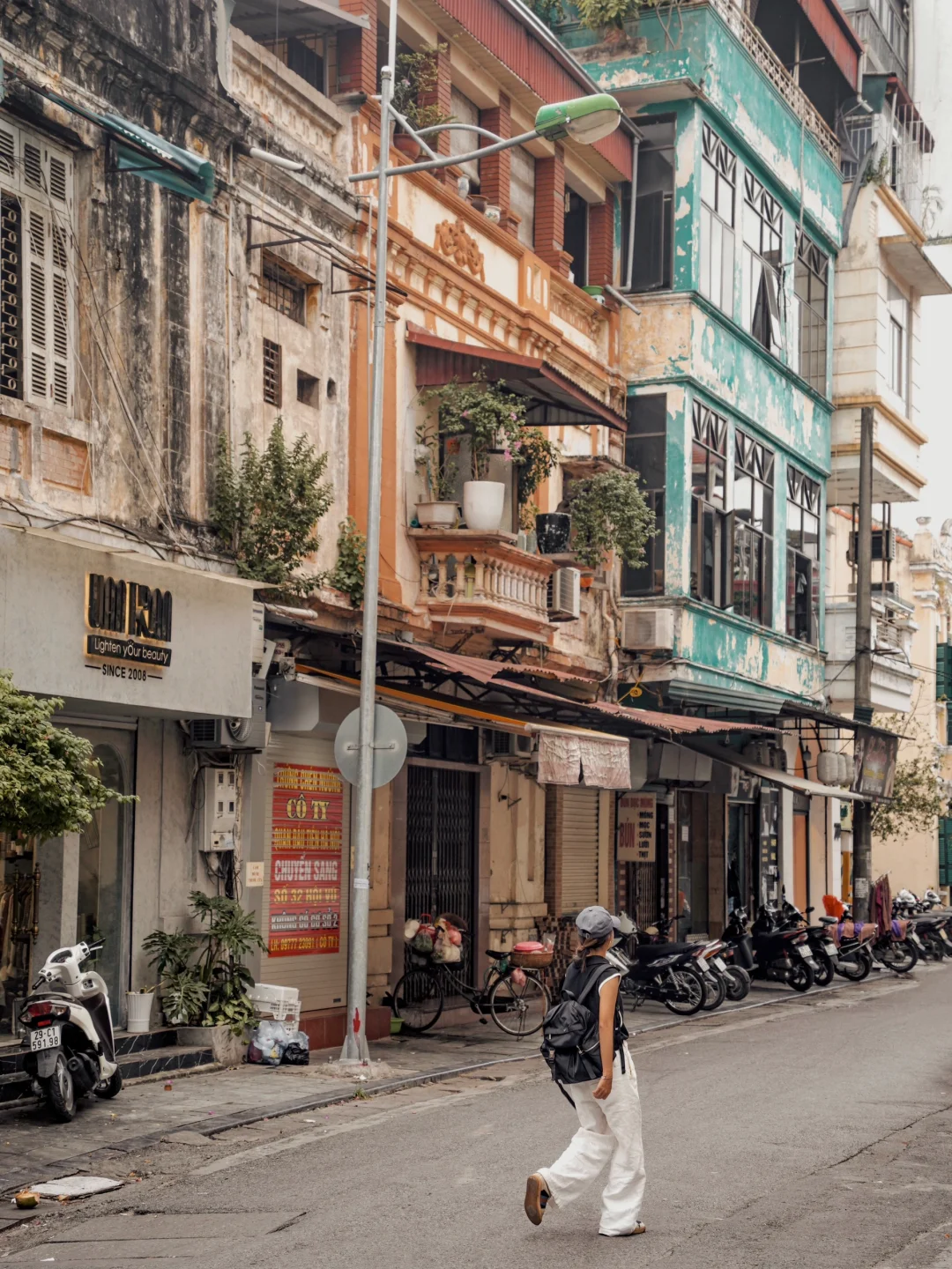 Hanoi-Hanoi, Vietnam, an underestimated tourist city, offers delicious food and shopping experiences