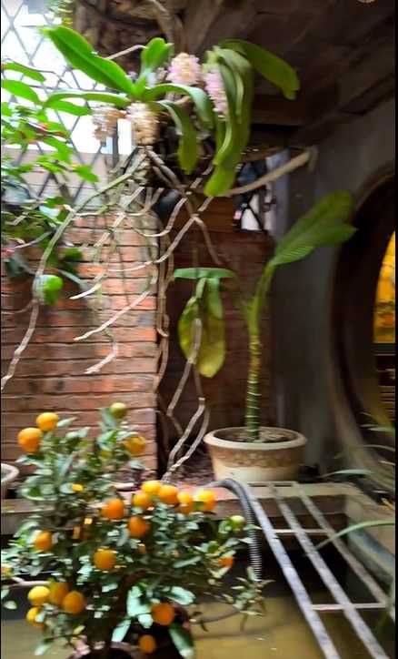 Hanoi-One Michelin star Nhà hàng Tầm Vị in Hanoi, Vietnam, decorated in Chinese ancient architectural style