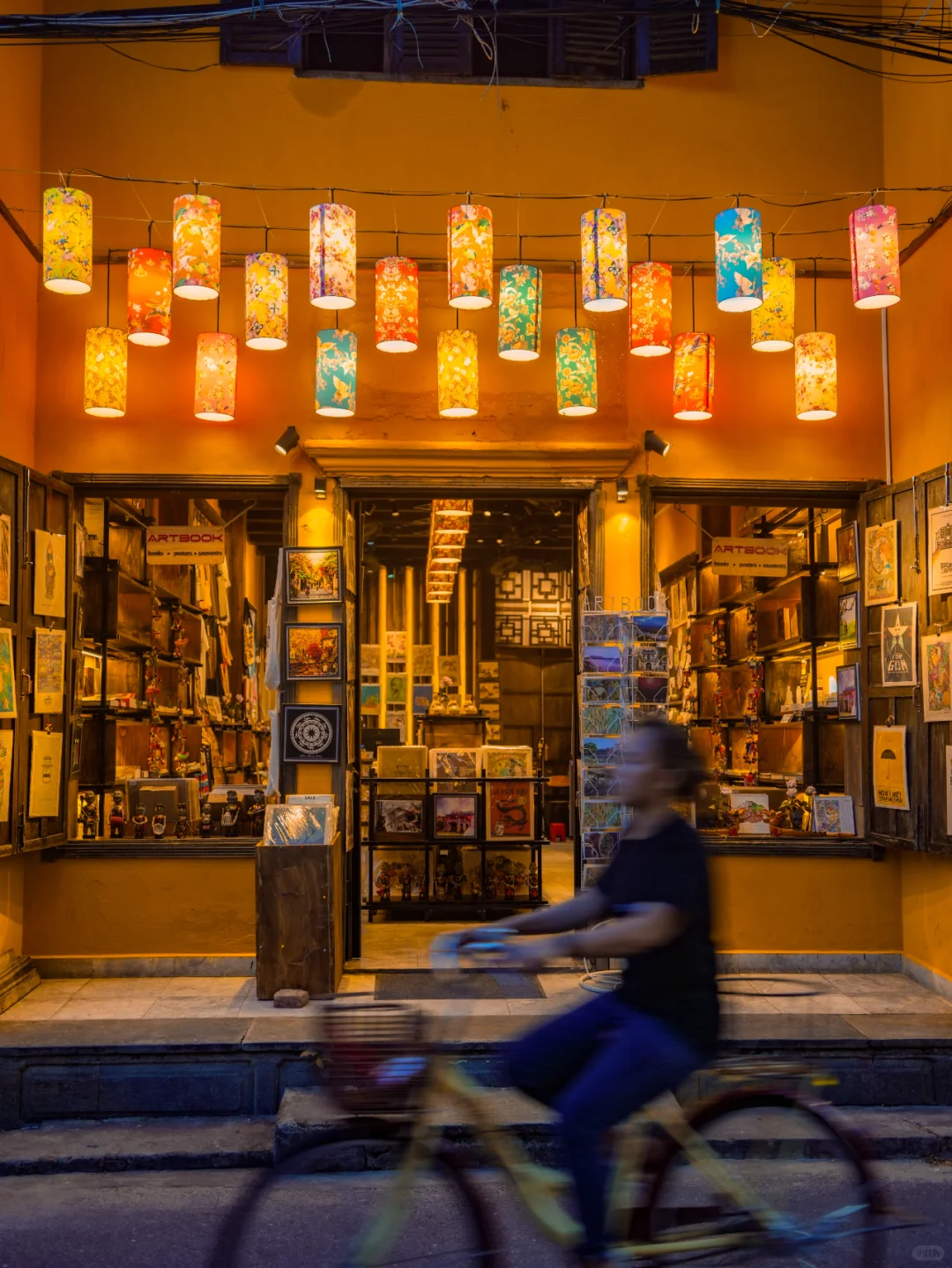 Hanoi-Hanoi, a treasure chill travel destination in Southeast Asia, the Lantern Sea in Hoi An Ancient Town is super beautiful