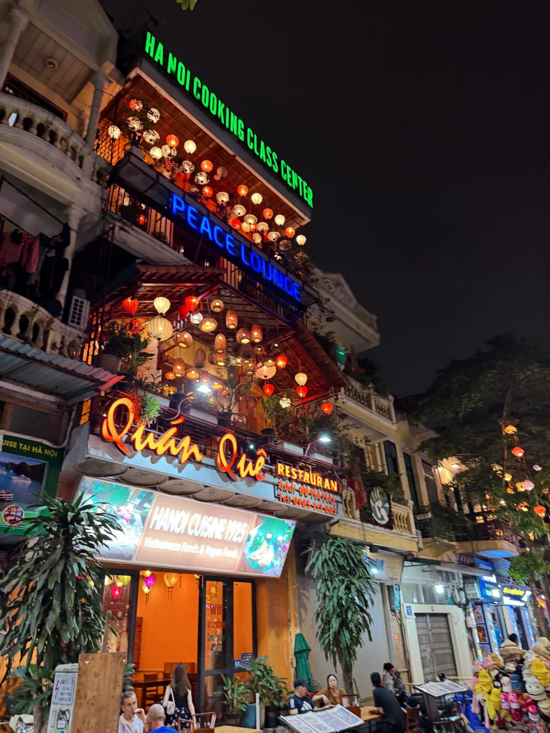 Hanoi-Hanoi City Walk 36 ancient streets, the bar street is very lively at night