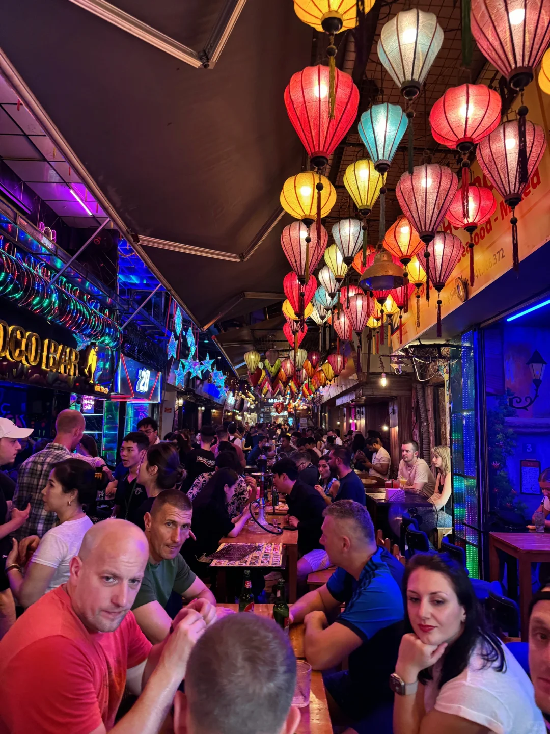 Hanoi-Hanoi City Walk 36 ancient streets, the bar street is very lively at night
