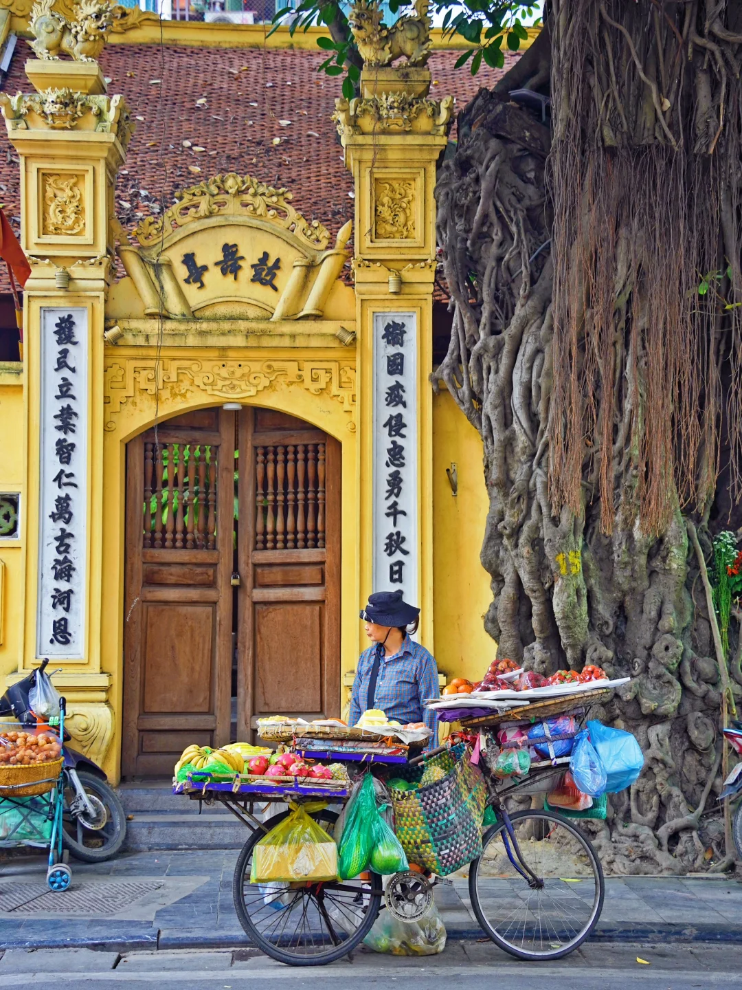 Hanoi-The urban life in Hanoi is dirty and chaotic.  Recommended attractions, cafes and restaurants