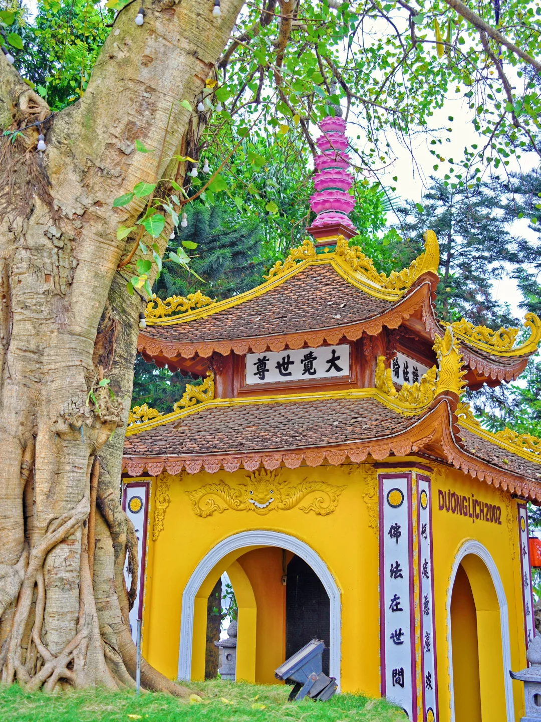 Hanoi-The urban life in Hanoi is dirty and chaotic.  Recommended attractions, cafes and restaurants