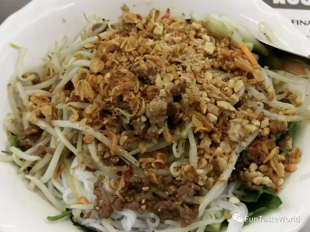 Hanoi-In Hanoi, the capital of Vietnam, 4 old restaurants well known to loca