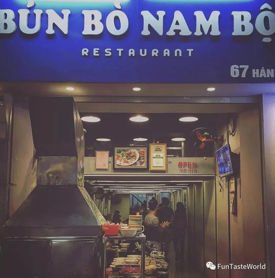 Hanoi-In Hanoi, the capital of Vietnam, 4 old restaurants well known to loca
