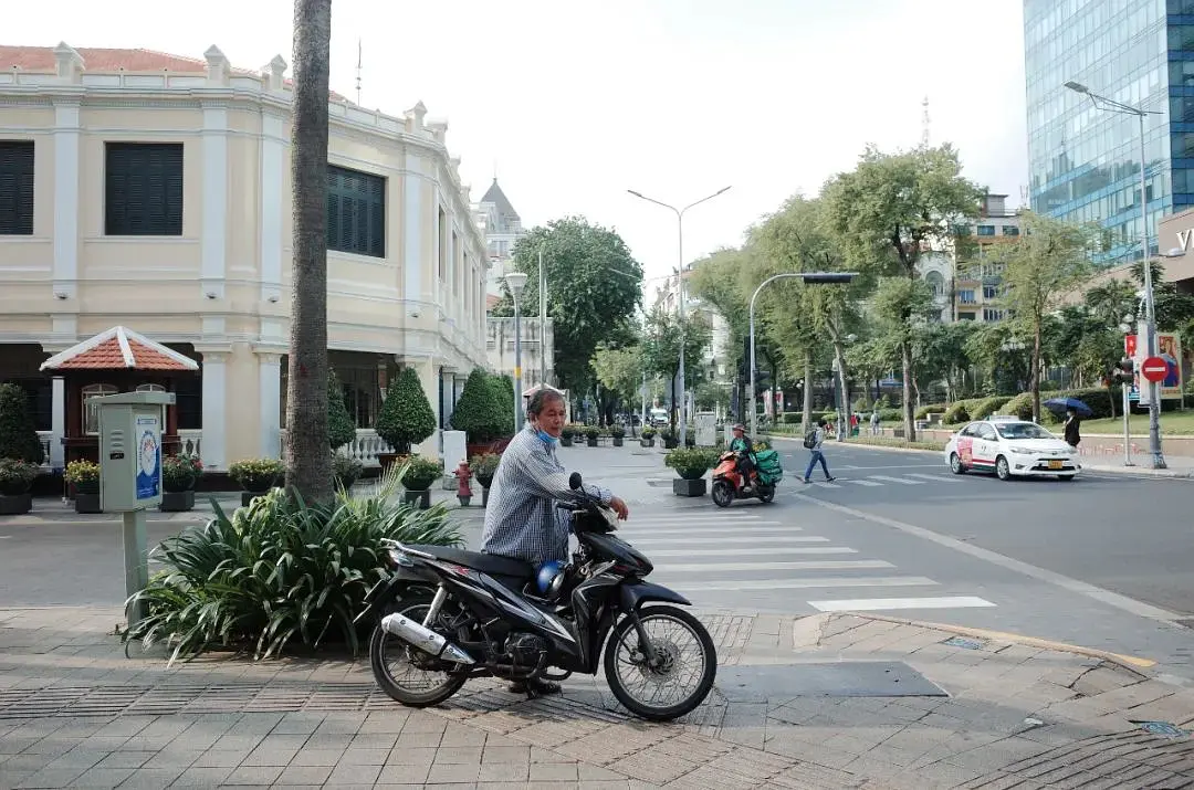 Hanoi-Vietnam city walking map｜Ho Chi Minh City｜Da Lat｜Hanoi, the country on the back of a motorcycle
