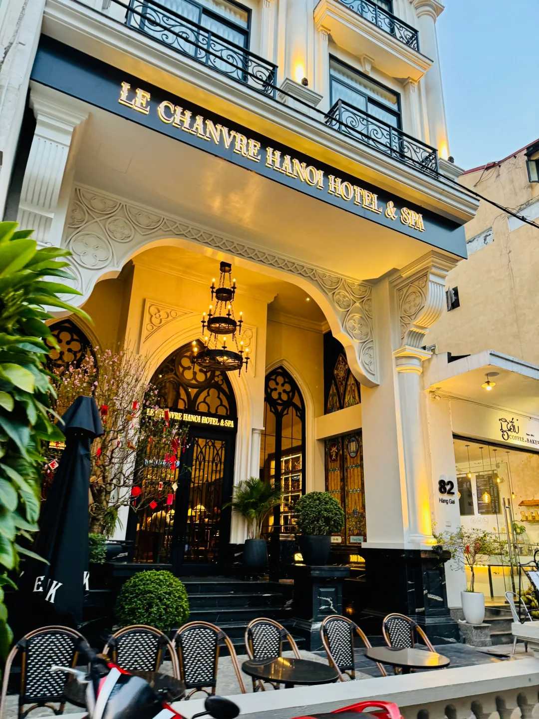 Hanoi-Hanoi boutique hotel Le Chanvre, with the lively old quarter downstairs, luxuriously decorated