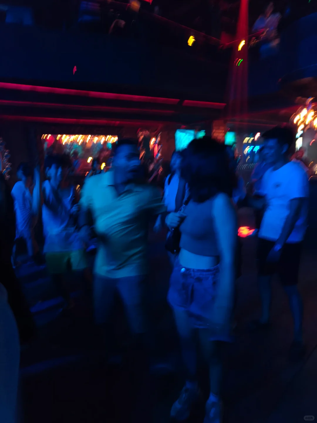 Hanoi-A friend in a bar in Hanoi recorded the whole process of flirting with girls. A bottle of beer was enough