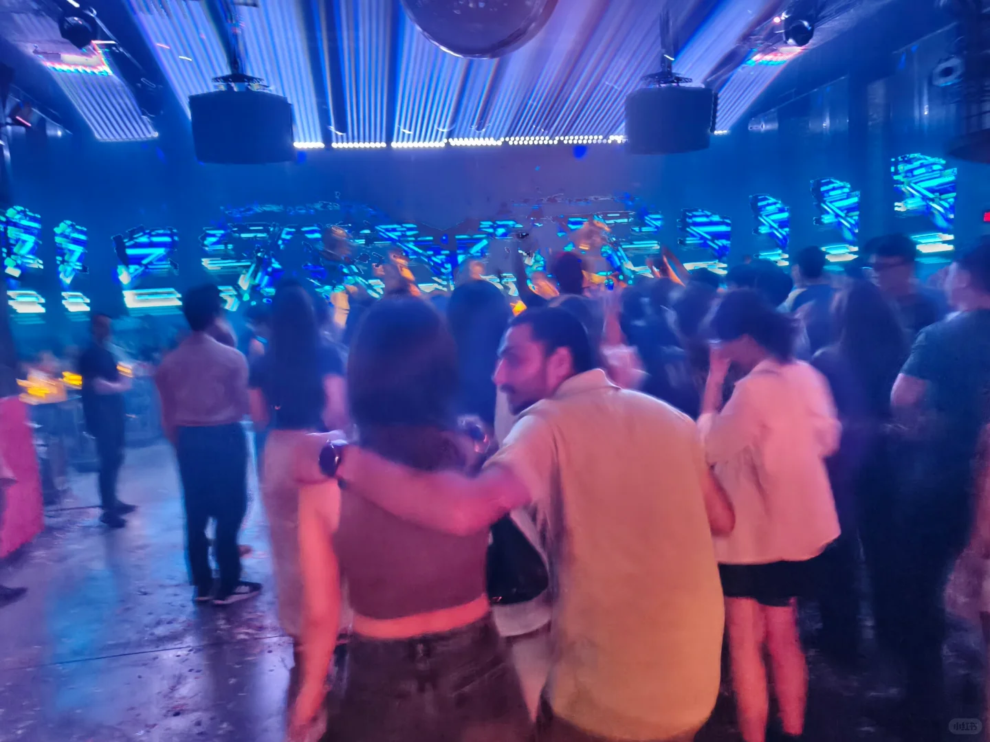 Hanoi-A friend in a bar in Hanoi recorded the whole process of flirting with girls. A bottle of beer was enough