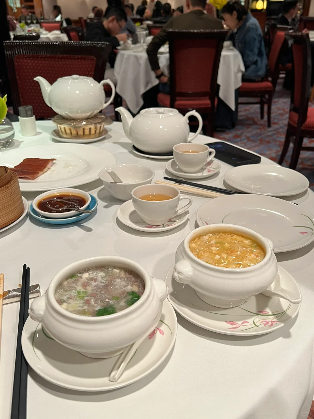 Hong kong-Tianbao Pavilion, a Michelin-starred Cantonese restaurant, recommends crab rice bowl 天寶閣