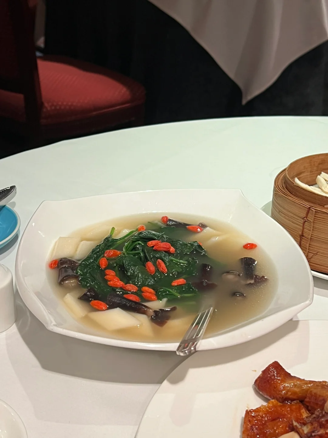 Hong kong-Tianbao Pavilion, a Michelin-starred Cantonese restaurant, recommends crab rice bowl 天寶閣