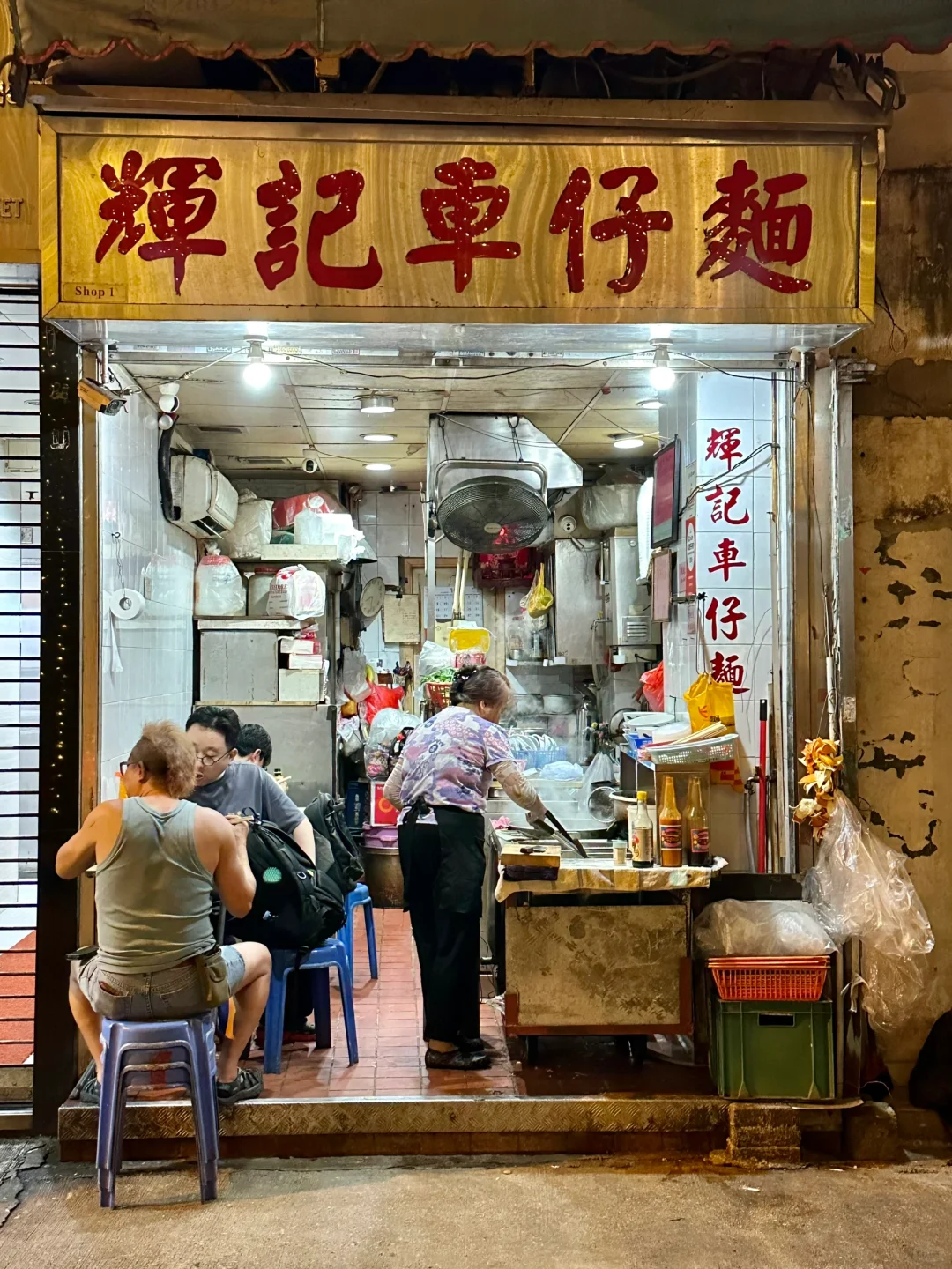 Hong kong-Street food Hui Kee Cart Noodles, beef brisket noodles for HK$20 輝記車仔面