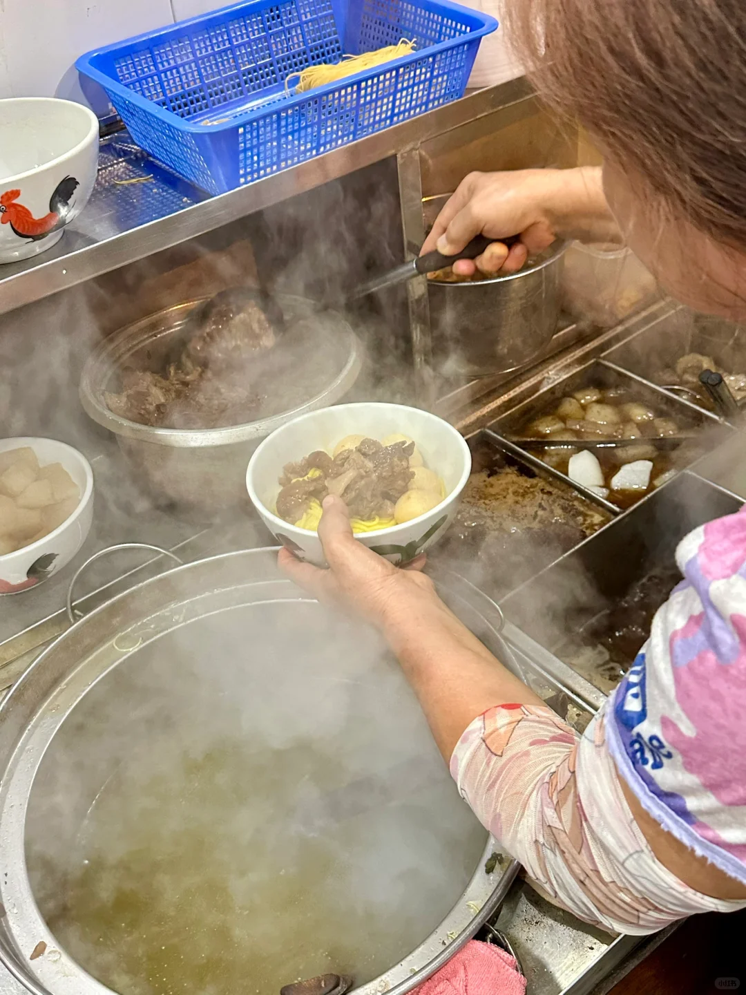 Hong kong-Street food Hui Kee Cart Noodles, beef brisket noodles for HK$20 輝記車仔面