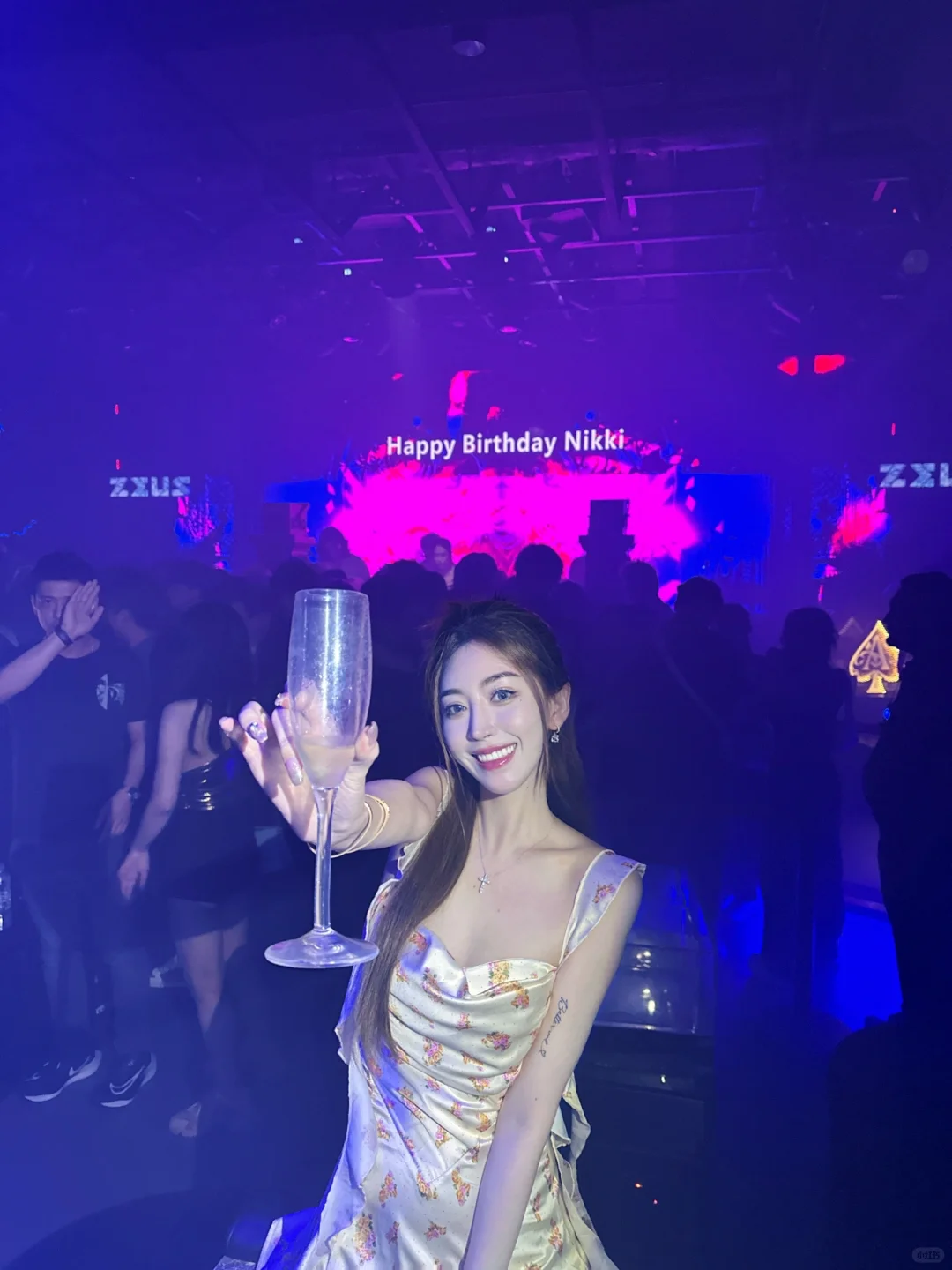 Hong kong-Hong Kong Lan Kwai Fong nightclub disco, good environment and atmosphere