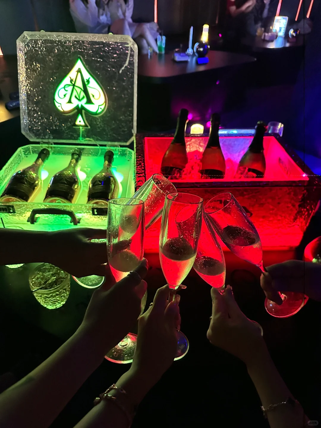 Hong kong-Where to go for a drink in Hong Kong? Of course, Versus in Lan Kwai Fong! The largest club in Hong Kong!!