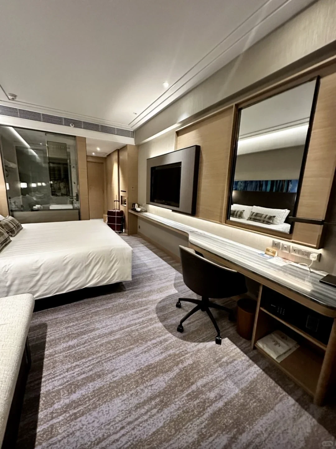 Hong kong-The Harbour Grand Hotel in Tsim Sha Tsui, Kowloon, has a rooftop swimming pool and floor-to-ceiling windows with sea views