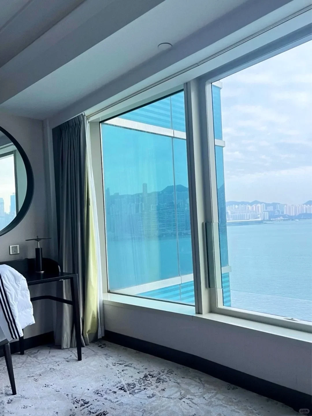Hong kong-The Harbour Grand Hotel in Tsim Sha Tsui, Kowloon, has a rooftop swimming pool and floor-to-ceiling windows with sea views