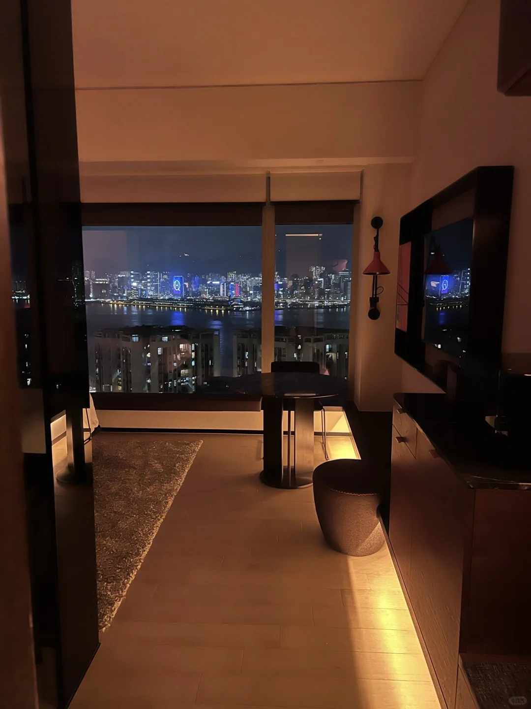 Hong kong-East Hotel Hong Kong, subway station downstairs, electronic facilities throughout the house